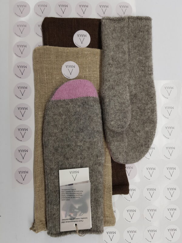 woolen-mittens-pink