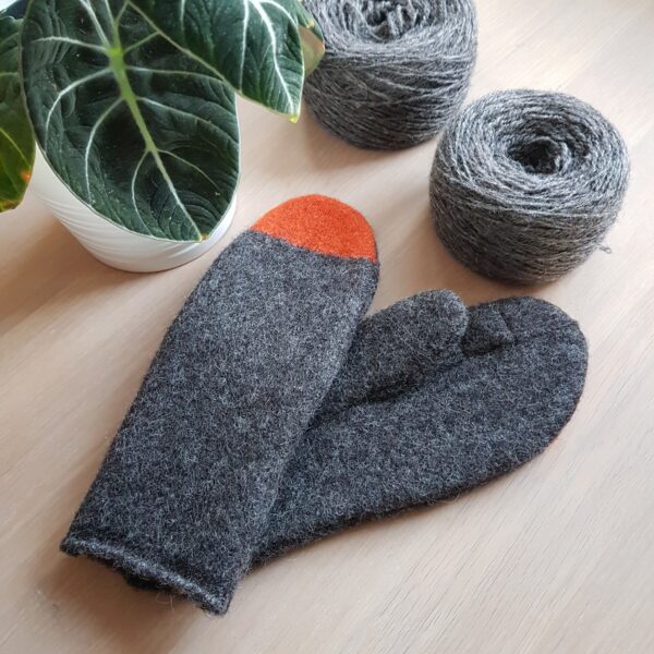 mittens-to-use-technology-dark-grey-and-terracotta-red thumb