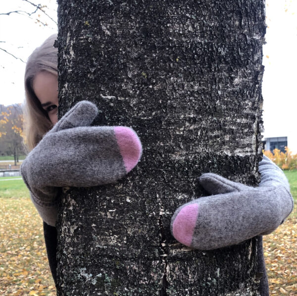 pink-woolen-mittens